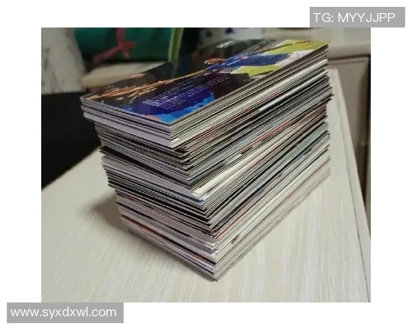 足球周刊球星卡适配卡膜尺寸选择指南及保养建议